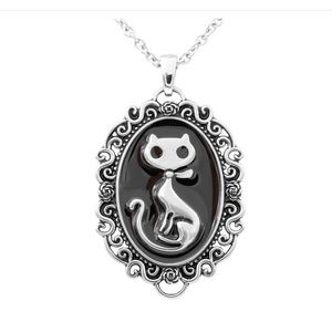 Kitty Silhouette Cameo Necklace NWT